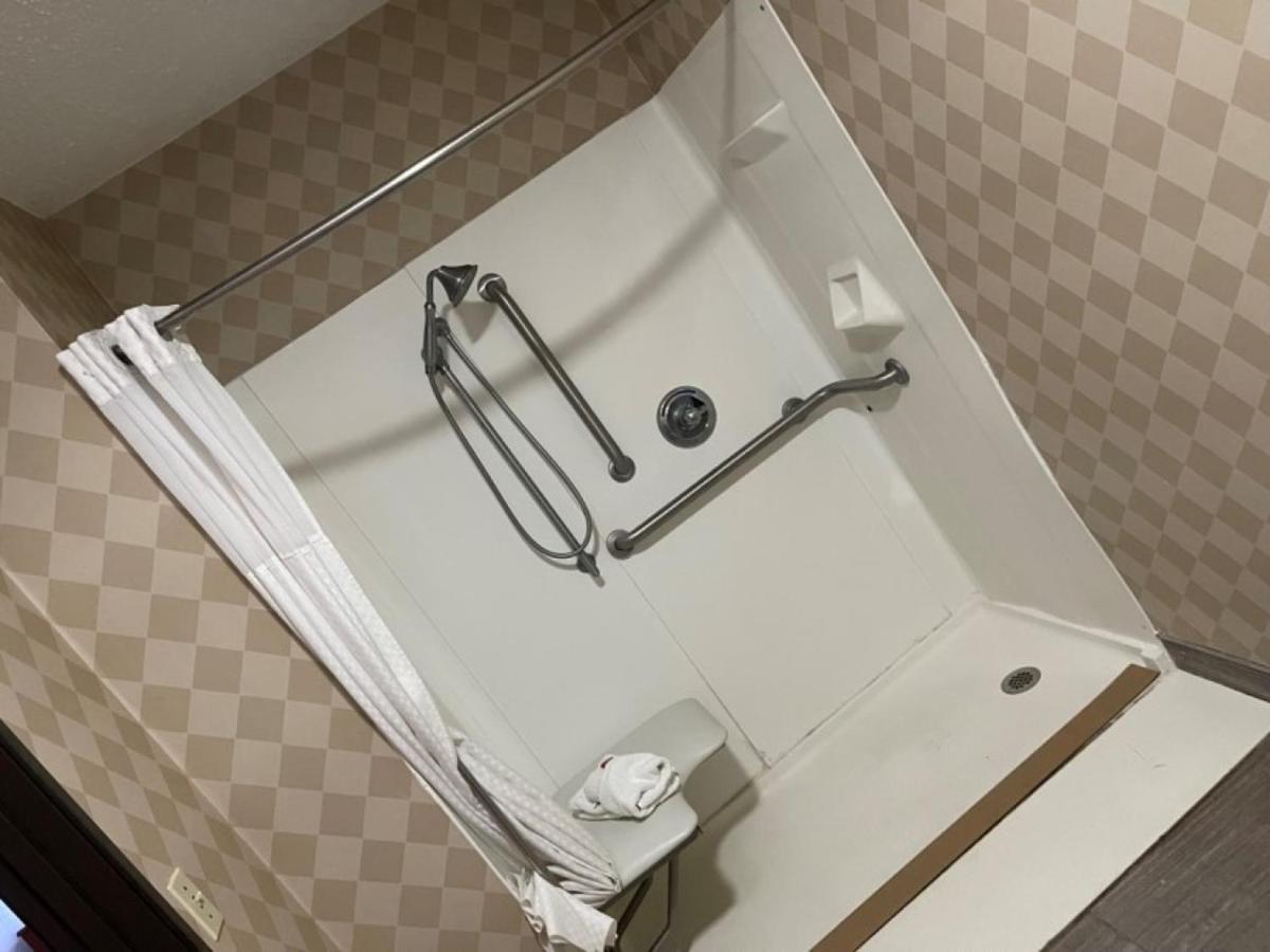 Baymont By Wyndham Galesburg Hotel Bagian luar foto