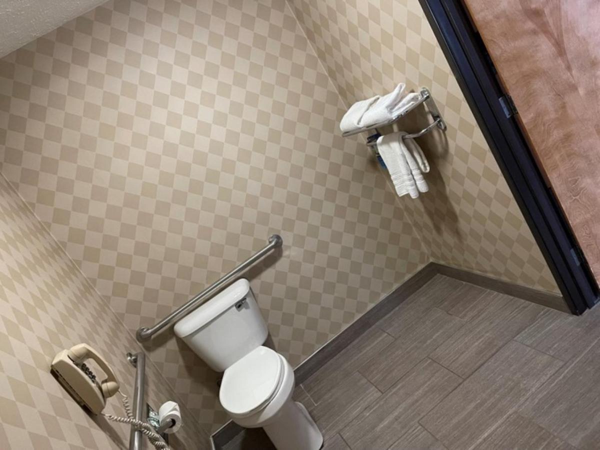 Baymont By Wyndham Galesburg Hotel Bagian luar foto