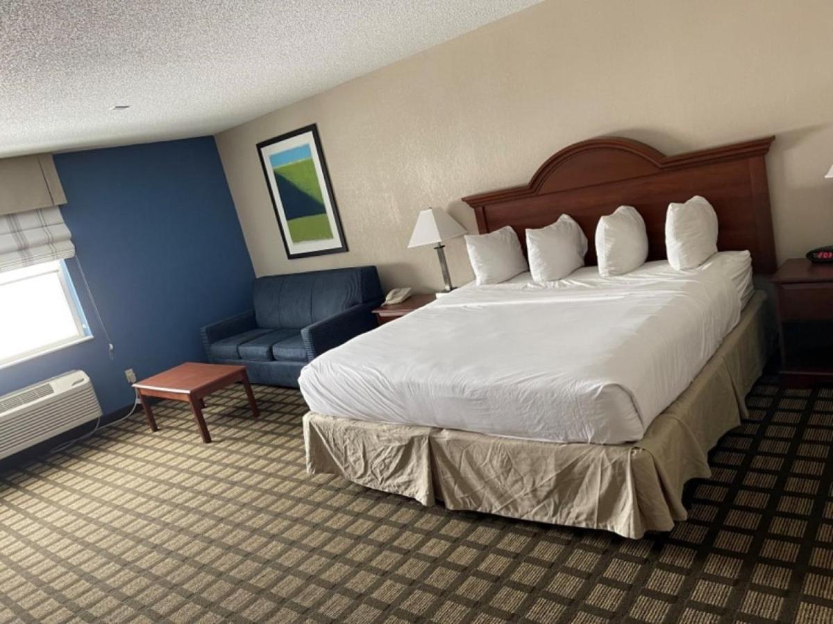 Baymont By Wyndham Galesburg Hotel Bagian luar foto