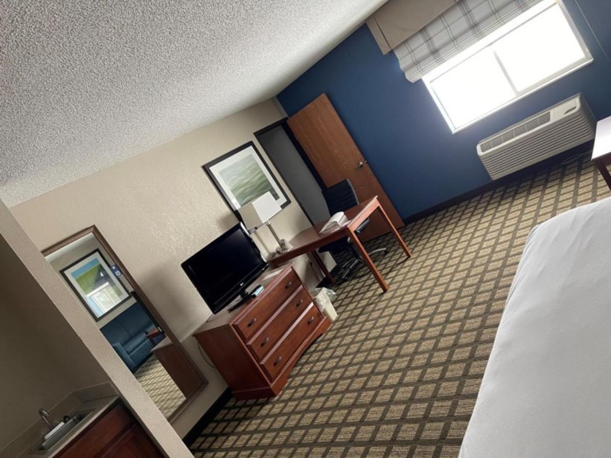 Baymont By Wyndham Galesburg Hotel Bagian luar foto
