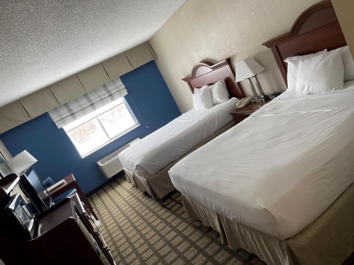 Baymont By Wyndham Galesburg Hotel Bagian luar foto