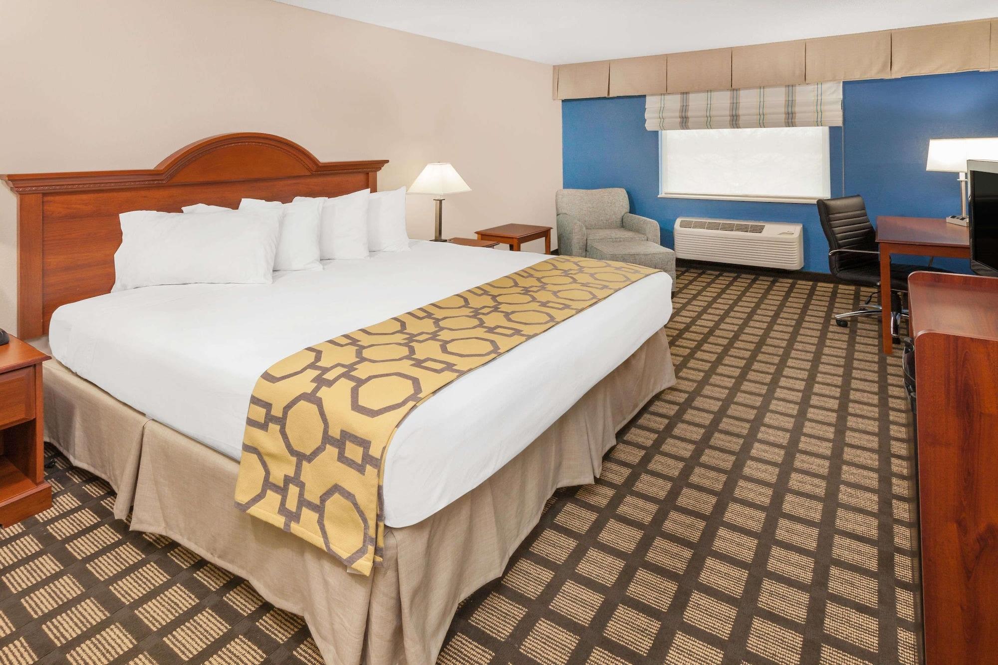 Baymont By Wyndham Galesburg Hotel Bagian luar foto