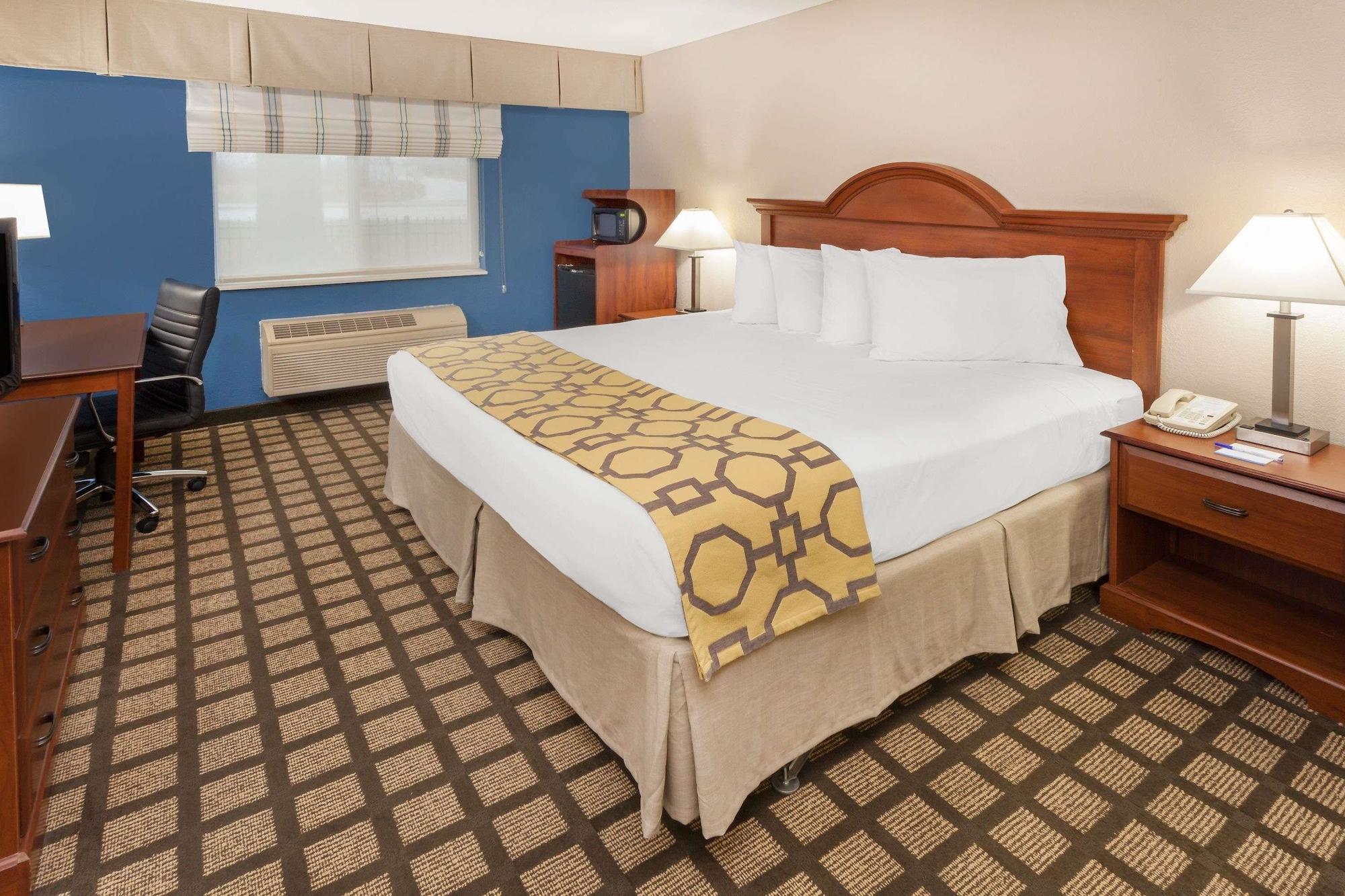 Baymont By Wyndham Galesburg Hotel Bagian luar foto