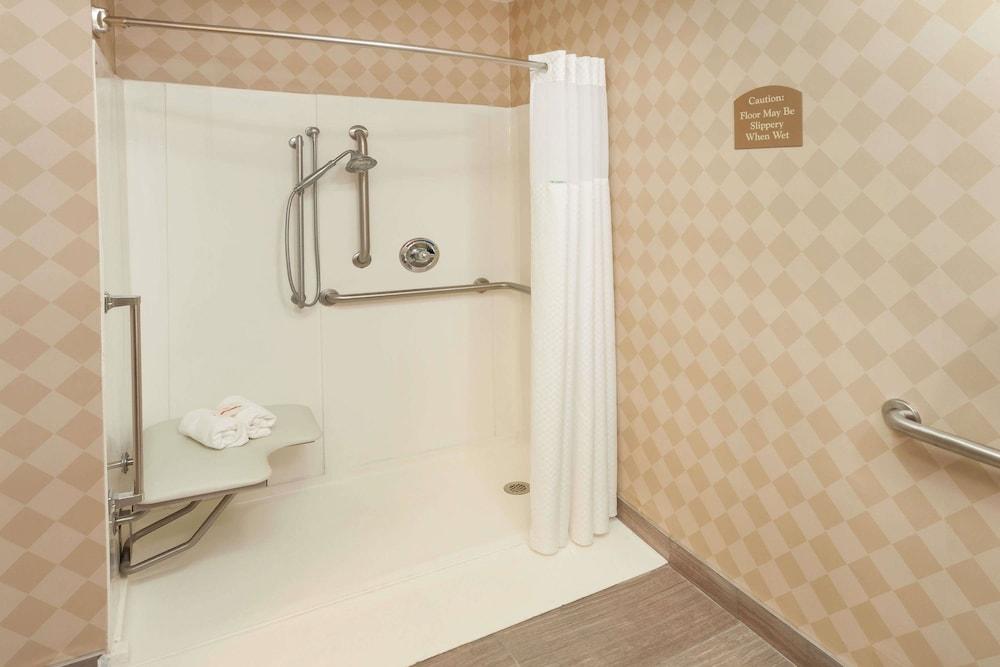 Baymont By Wyndham Galesburg Hotel Bagian luar foto