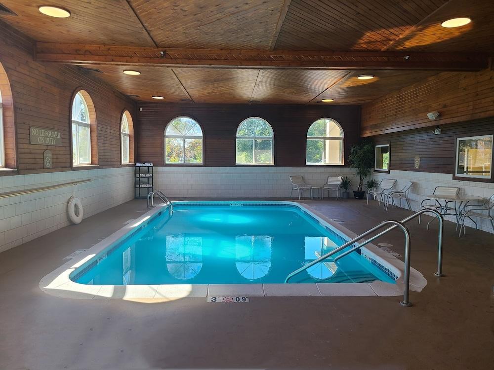 Baymont By Wyndham Galesburg Hotel Bagian luar foto