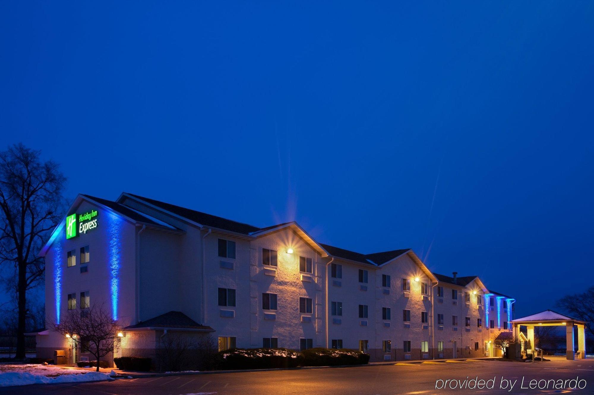 Baymont By Wyndham Galesburg Hotel Bagian luar foto