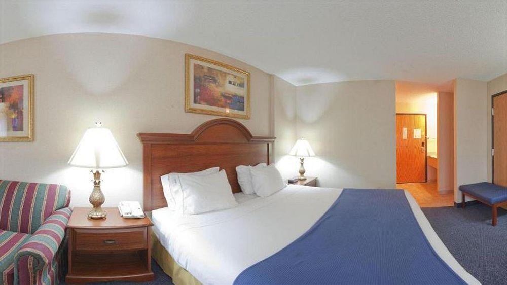 Baymont By Wyndham Galesburg Hotel Bagian luar foto
