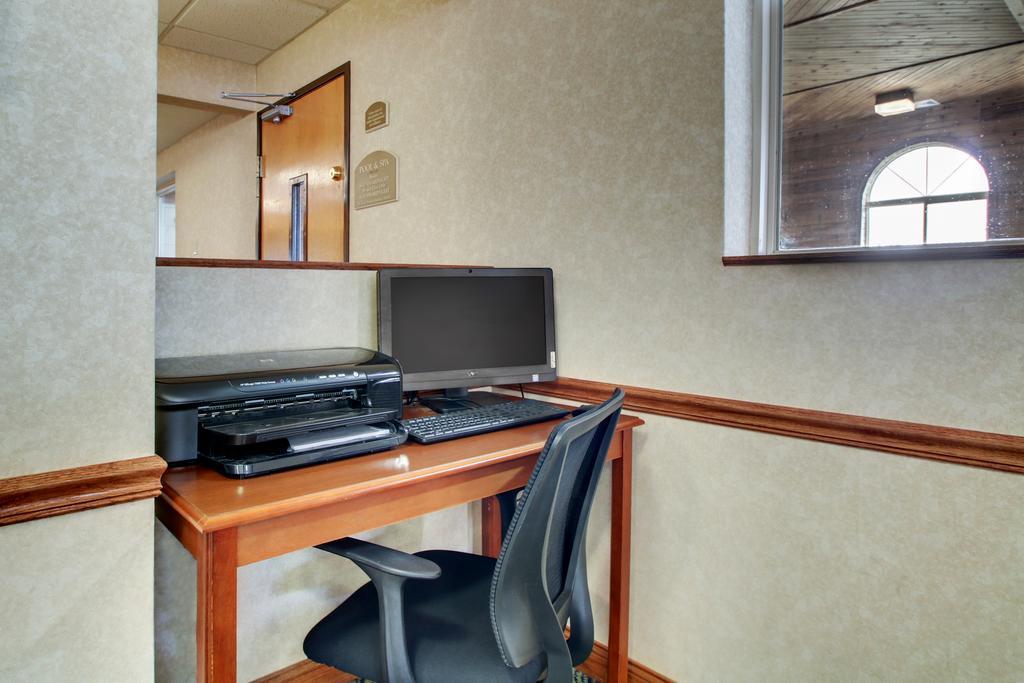 Baymont By Wyndham Galesburg Hotel Bagian luar foto