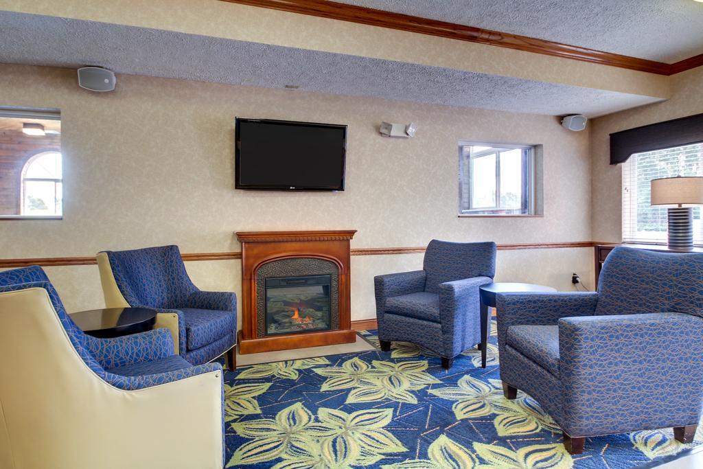Baymont By Wyndham Galesburg Hotel Bagian luar foto