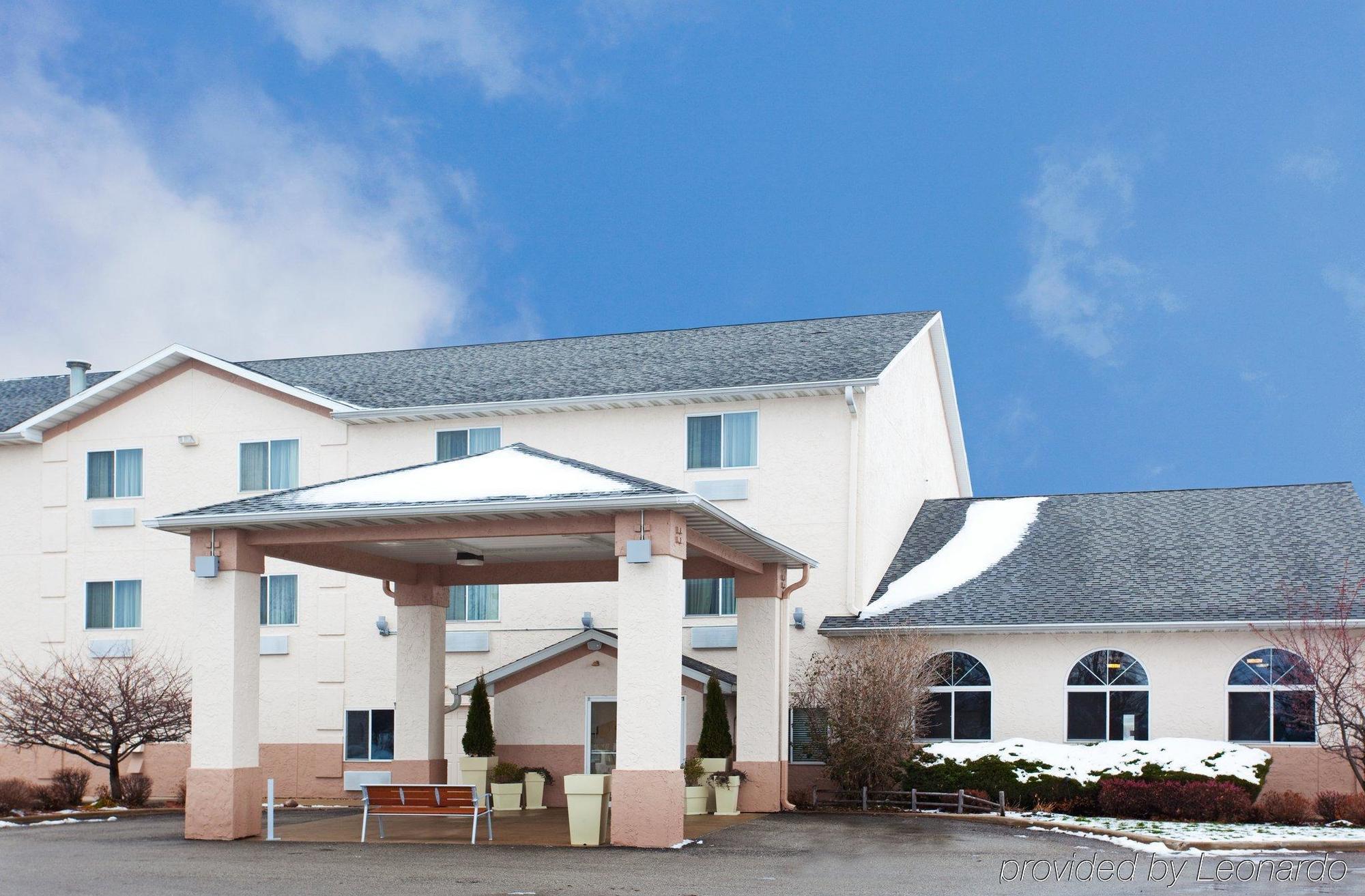 Baymont By Wyndham Galesburg Hotel Bagian luar foto