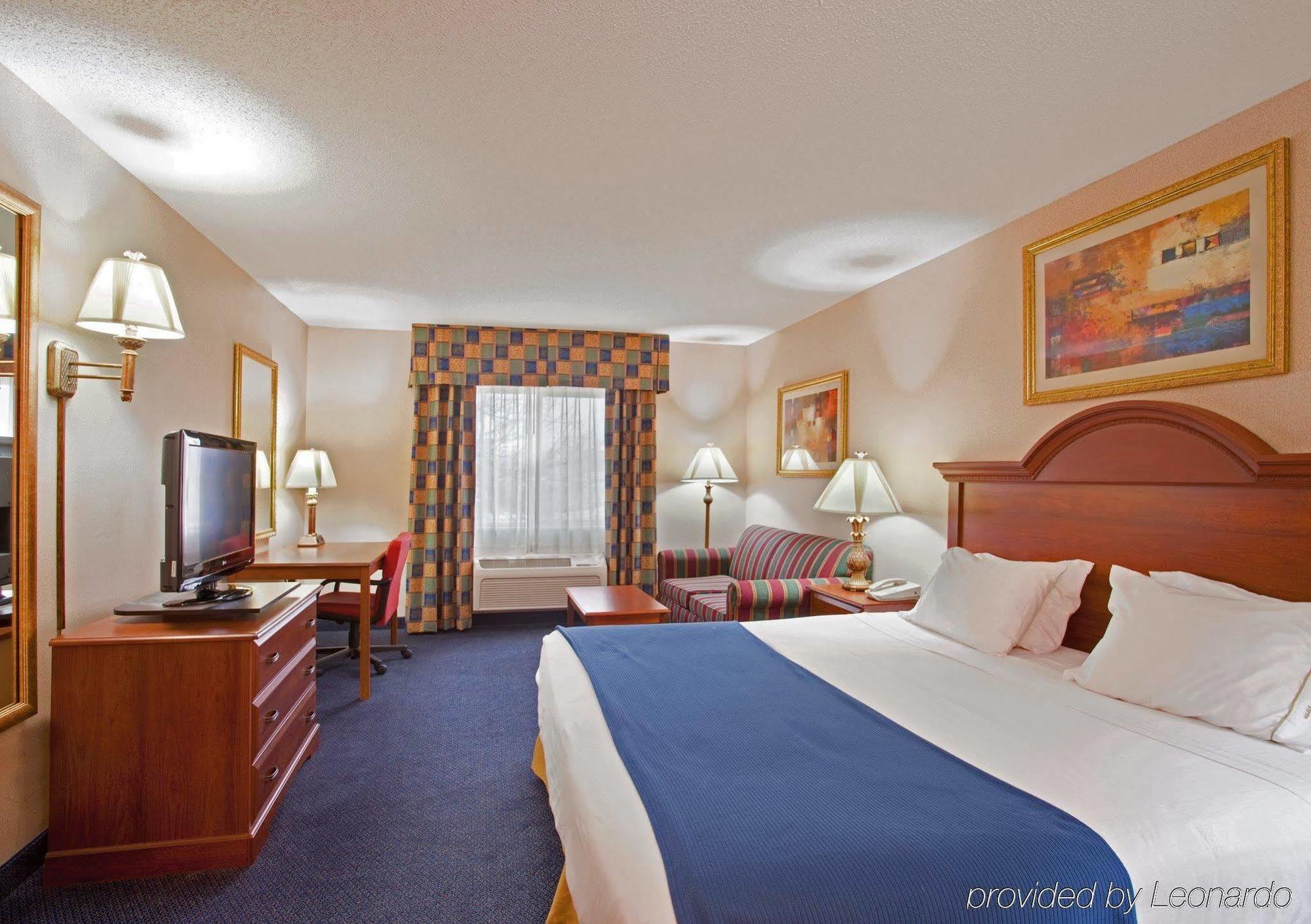 Baymont By Wyndham Galesburg Hotel Bagian luar foto