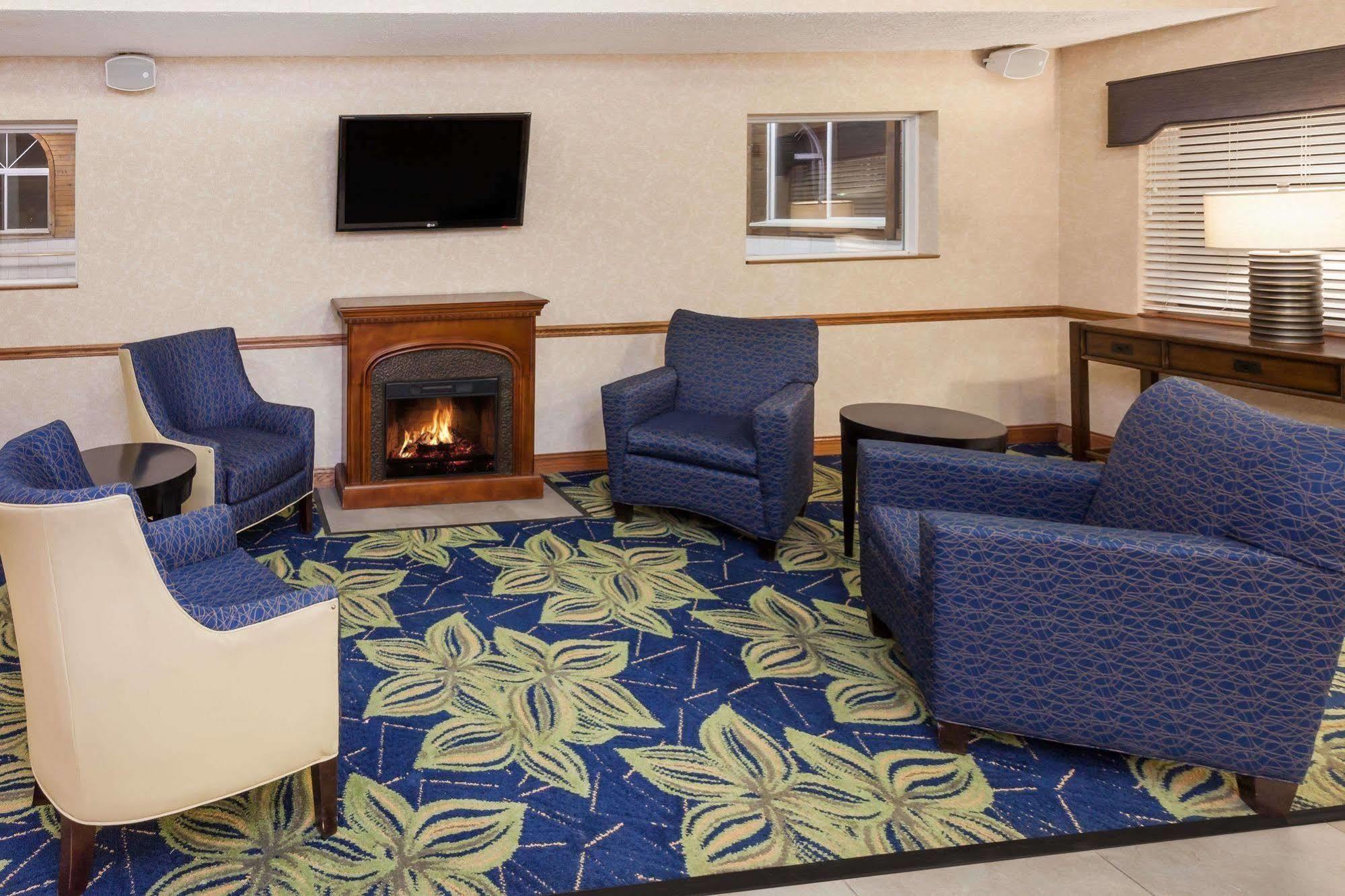 Baymont By Wyndham Galesburg Hotel Bagian luar foto