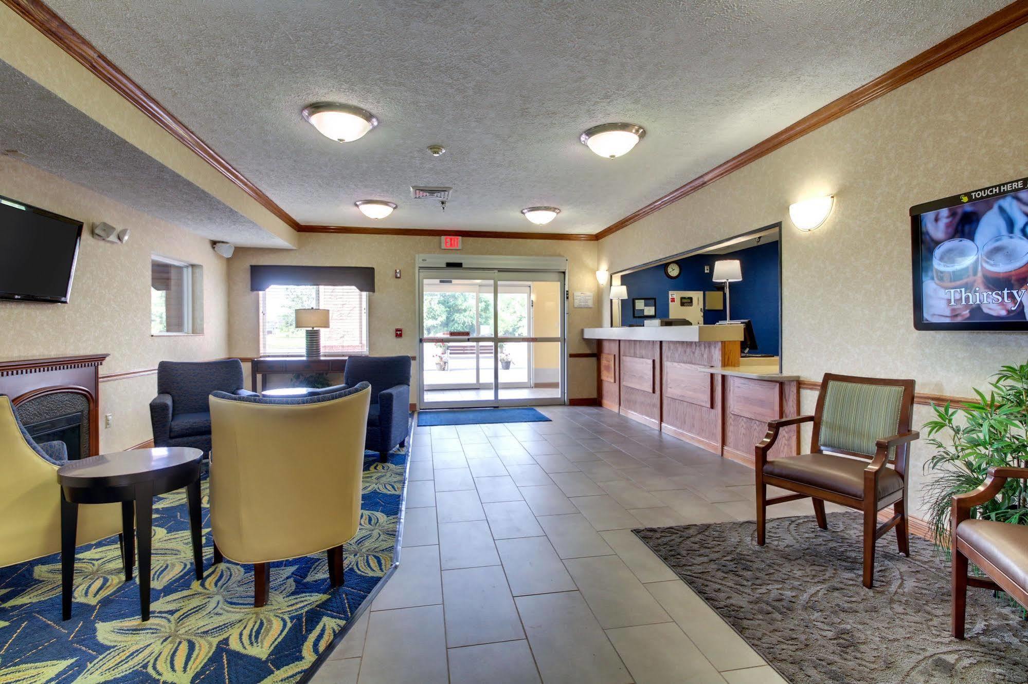 Baymont By Wyndham Galesburg Hotel Bagian luar foto